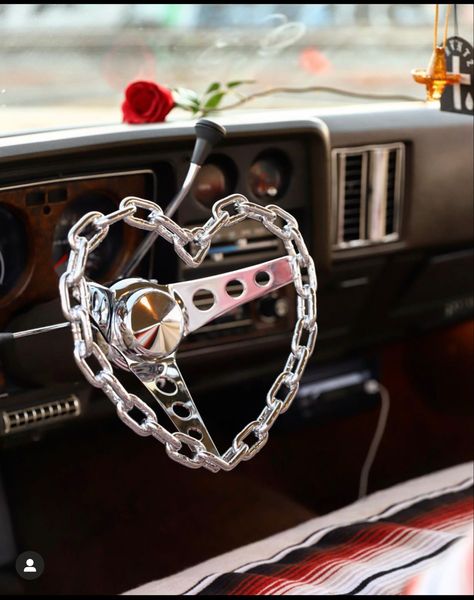 Chain Steering Wheel, Hippie Car, Lowrider Art, Cool Car Accessories, Motorcycle Photography, Chain Heart, Scooter Bike, Car Goals, Cute Car Accessories