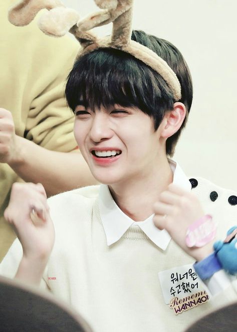 Jangan ingat masa lalu mu, itu menyakitkan -lgl  Aku tidak ingin hidu… #fiksipenggemar # Fiksi penggemar # amreading # books # wattpad Bae Jinyoung Produce 101, Miss U So Much, Bae Jinyoung, Jin Young, Bae Jin-young, Lee Daehwi, Kim Jaehwan, Ha Sungwoon, Wanna One