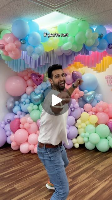 Dallas Event Planner on Instagram: "We LOVE using 260s for our balloon garlands so here are 3 ways to use them ✨💗you can always add 260s to your purchase of any of our DIY balloon garland kits 🤩 #betterwithbashify #balloonartist #balloontip #balloongarlandtutorial #balloontipsandtricks" Balloon Garland On Ceiling, Non Helium Balloon Decorations, 260 Balloon Ideas, Leavers Party, Hanging Balloons, Party Balloons Diy, Balloon Clusters, Balloon Creations, Bunny Birthday Party