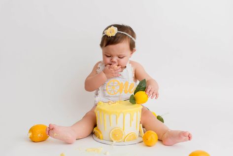 Yellow Smash Cake, Lemon Smash Cake, Lemonade Birthday, Cake Smash Photography, Classic Cake, Birthday Cake Smash, First Birthday Cakes, Smash Cake, Baby Shark