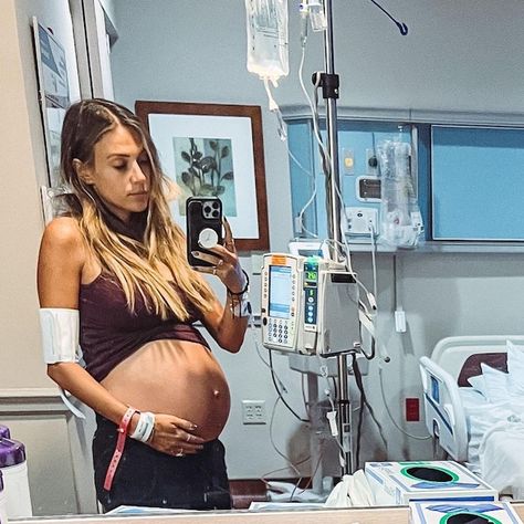 Pregnant Jana Kramer is turning her misery into an important message. During her and fiancé Allan Russell's babymoon, the One Tree Hill alum was hospitalized with a bacterial infection in he... Jana Kramer, Third Pregnancy, Suzanne Somers, Back Hurts, Baby Heartbeat, Pregnant Celebrities, Growing Belly, Important Message, Social Media Followers