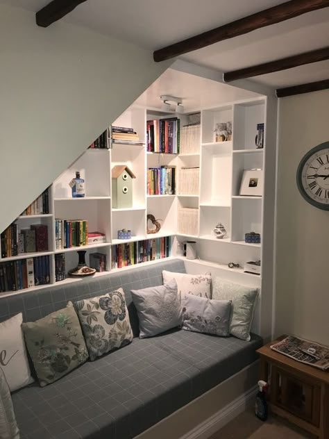 Reading Space Under Stairs, Design For Under Stairs, Staircase Reading Nook, Built In Bookshelves Under Stairs, Under Stairs Bookshelves, Under Stairs Library Nook, Living Room Under Stairs Ideas, Cozy Under Stairs Nook, Space Under The Stairs Ideas