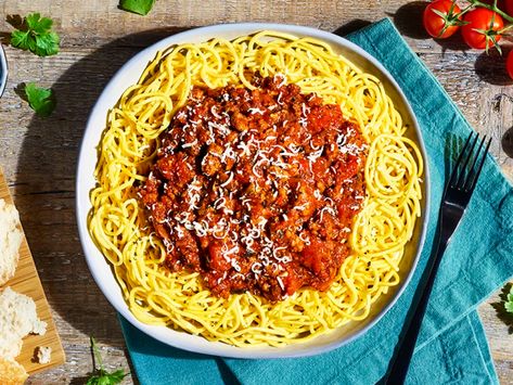 Drew’s Small(ish) Bowls of Bolognese Vegetarian Spaghetti Bolognese, Quorn Recipes, Vegetarian Meatloaf, Spaghetti Bolognese Recipe, Vegetarian Spaghetti, Gluten Free Spaghetti, Bolognese Recipe, Meat Free Recipes, Meatless Dinner