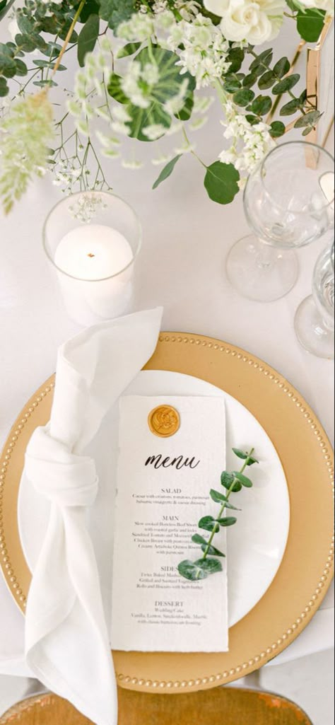 Wedding Place Settings Gold Charger, Gold Chargers Wedding Place Settings, Gold Charger Wedding, Gold Charger Plates Table Setting, Gold Chargers Place Setting, Brunch Moodboard, Chargers Plates Table Setting, Gold Charger Plates Wedding, Gold Chargers Wedding