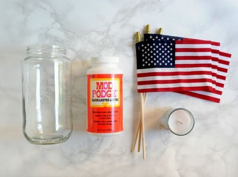 Pickle Jar Crafts Diy, Patriotic Lanterns, American Flag Diy, Small American Flags, Flag Diy, Recycled Jars, Mason Jar Lanterns, 4th July Crafts, Veterans Day Gifts