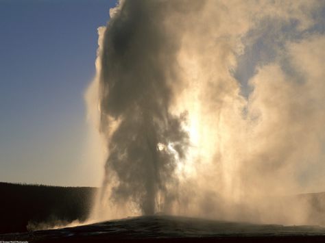 Old Faithful Yellowstone Geysers, Old Faithful Yellowstone, Vacation Wishes, Free Desktop Wallpaper, Old Faithful, Old Wallpaper, Yellowstone National, Travel Memories, Yellowstone National Park