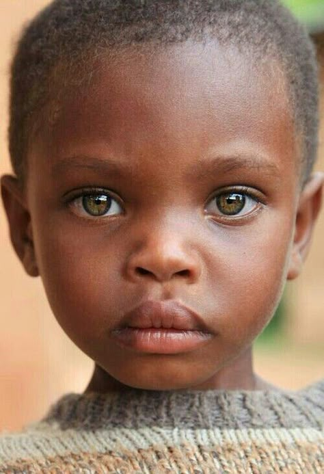 aFRiCAN cHiLD with gREEN eYES Hair Growth Pills, Expressive Faces, Black Hair Growth, Kind Photo, 얼굴 드로잉, 얼굴 그리기, People Of The World, Interesting Faces, 인물 사진