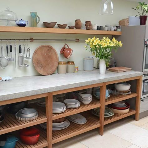 Kitchen Storage Units, Wood Worktop, Desain Pantry, Kabinet Dapur, Concrete Kitchen, Outdoor Kitchens, Polished Concrete, Concrete Countertops, Tiny Kitchen