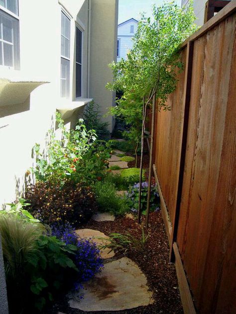 Side yard or small space garden - probably going to do this for the smaller side yard. Small Patio Ideas Townhouse, Patio Ideas Townhouse, Ideas For Small Yards, Backyard Ideas For Small Yards, Small Yard Landscaping, Narrow Garden, Side Yard Landscaping, Small Yards, Side Yards