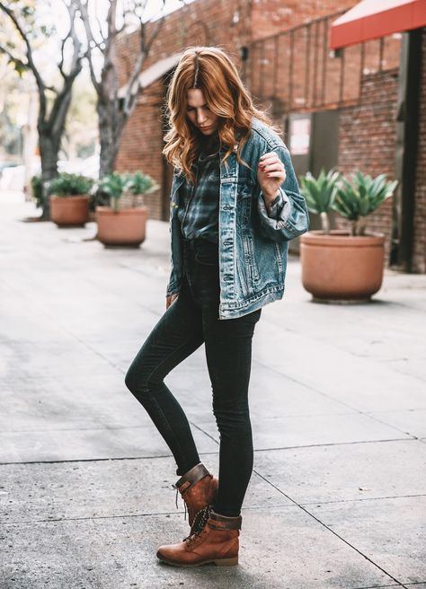 Denim jacket + plaid button down + high-waisted jeans + brown boots Brown Lace Up Boots Outfit, Lace Boots Outfit, Brown Combat Boots Outfit, Brown Ankle Boots Outfit, Lace Up Boot Outfit, Brown Boots Outfit, Combat Boot Outfit, Brown Combat Boots, Fall Boots Outfit