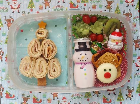 Christmas Bento Christmas Lunch Box Ideas, Christmas Bento Box For Kids, Christmas Lunch Kids, Homeschool Lunches, Christmas Bento, Fun Kid Lunch, Preschool Lunch, Holiday Lunch, Kids Lunch Recipes