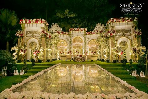 Barat Decor, Asian Wedding Decor, Events Dresses, Jaipur Wedding, Wedding Stages, Reception Stage, Sangeet Night, Reception Stage Decor, Themed Wedding Decorations