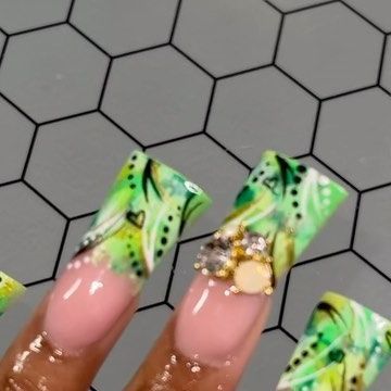 𝐀 𝐍𝐚𝐢𝐥 𝐓𝐞𝐜𝐡 𝐟𝗼𝐫 𝐭𝐡𝐞 𝐁𝐚𝐝𝐝𝐢𝐞𝐬💞💅🏽 on Instagram: "loving these green 90s nail art duck nails 😍😍😍💚 inspo: @uprisinglioness_ 💗 • • • • • • • #nails #nailartclub #nailart #nailswag #green #nailsofinstagram #explore #longnails #nailsdone #ducknails #nailgasm #nailstyle #nails #nailedit #celebritynails #glitter #acrylicnails #viral #glitternails #nyfw #bknailtech #explorepage #longnails #flnailtech #miaminailtech" Duck Nails 90s, Green Duck Nails Acrylic, Ombre Duck Nails, Duck Nails Green, 90s Duck Nails, Exotic Duck Nails, Green Duck Nails, Nail Recommendations, Duck Nails Design