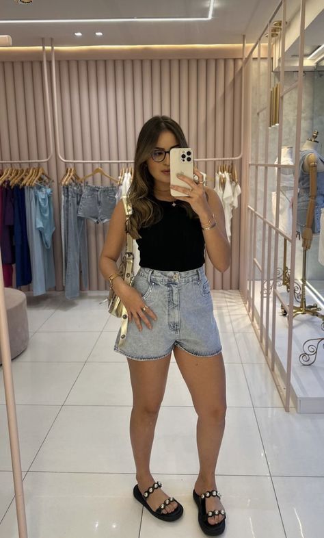 Look Shorts Jeans, Look Short Jeans Dia, Look Short Jeans, Look Com Short, Looks Com Short, Casual Oufits, Dress Code Casual, Short Jeans, Looks Chic