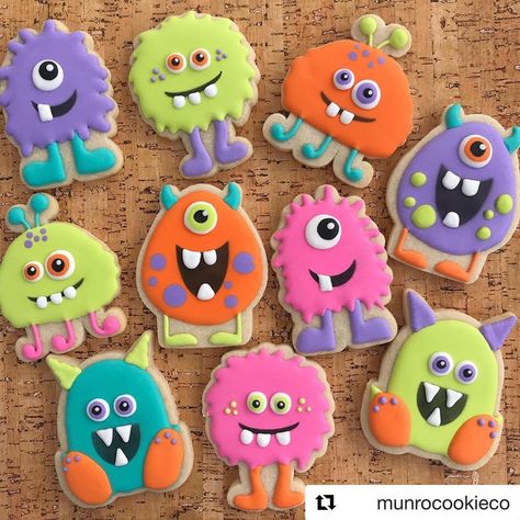 Hocus Pocus Cookies, Halloween Decorated Cookies, Sugar Skull Cookies, Spooky Desserts, Creepy Cupcakes, Creative Halloween Treats, Fall Decorated Cookies, Halloween Sugar Cookies Decorated, Little Monster Party