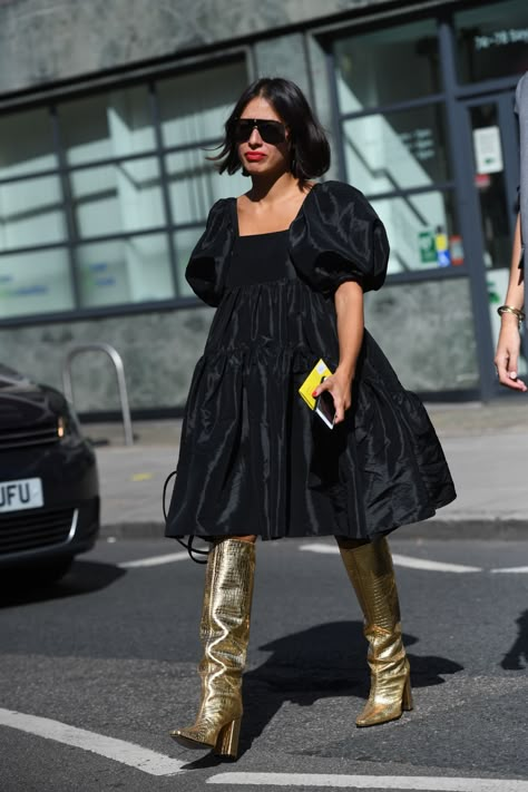 Slouchy Boots Outfit, Outfit Building, Shape Shifter, Gold Boots, Belle Silhouette, Slouchy Boots, Nyfw Street Style, 2024 Style, Trending Boots