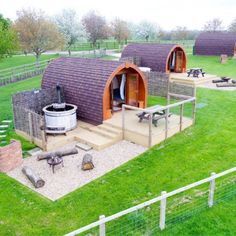 Glamping House Ideas, Glamping Site Ideas, Agrotourism Ideas Farms, Farm Glamping, Glamping House, Kitchen With Fridge, Glamping Business, Glamping Uk, Camping Pods