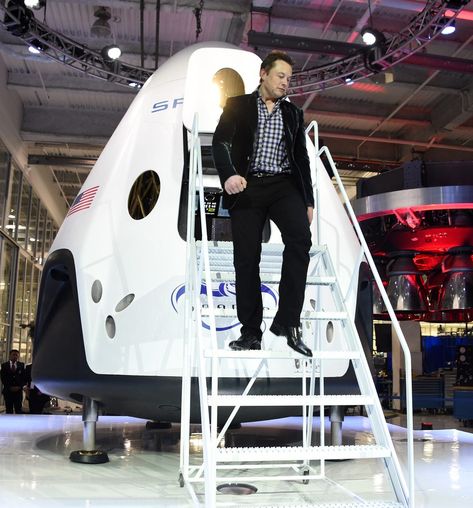 Elon Musk Rocket, Spacex Elon Musk, Elon Mask, Elon Reeve Musk, Elon Musk Tesla, Doctor Picture, New Photo Download, Space Photos, S Crew