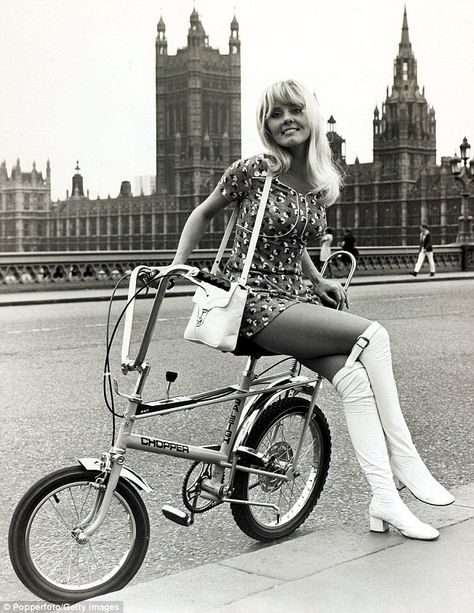 Yutte Stensgaard, Raleigh Chopper, 1960s London, Vintage Guide, 60s Women, Swinging London, Colorized Photos, Lauren Hutton, Mary Quant