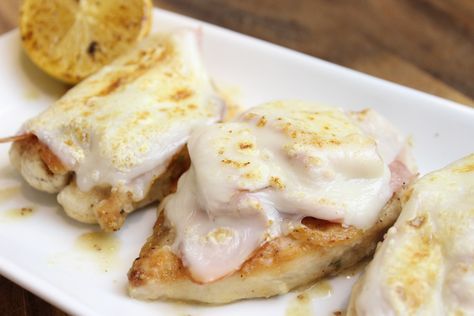 Skinnytaste Chicken Cordon Bleu, Chicken Gordon Blue, Skillet Chicken Cordon Bleu, Weight Watchers Casserole, Easy Skillet Chicken, Chicken Cordon Bleu Recipe, Cordon Blue, Encourage Each Other, Weight Watchers Chicken