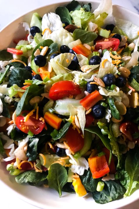 Every Super Bowl Buffet needs a big, healthy salad to round out the meal. This Kitchen Sink Salad recipe has every fruit and vegetable in it and tastes fabulous. Kitchen Sink Salad, Super Bowl Menu, Types Of Onions, Superbowl Food, Fun Salads, Coleslaw Mix, Turkey Sausage, Crumbled Bacon, Super Bowl Food