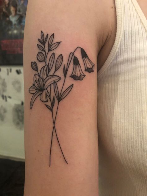 Linnea Borealis Tattoo, Linnea Flower Tattoo, Lilly Tattoos, Amber Tattoo, Balance Tattoo, Lillies Tattoo, Lily Tattoo, Piercing Ideas, Tattoo Inspo