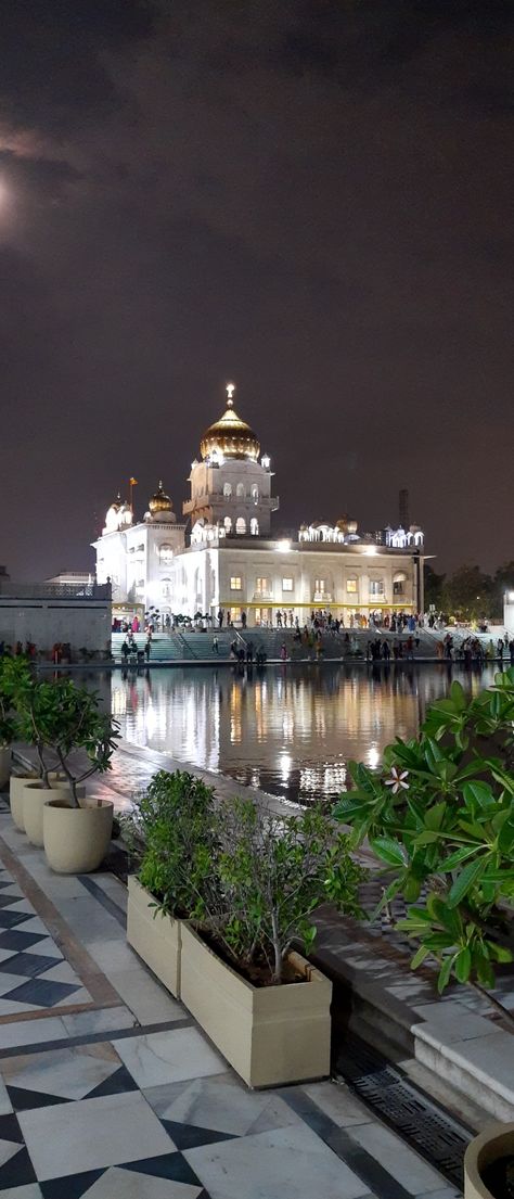 Bangla Sahib Gurudwara Night, Bangla Sahib Gurudwara Snap, Delhi Snaps Night, Delhi Night Life, New Delhi Aesthetic, Delhi Night, Delhi Aesthetic, Indian New Year, Bangla Sahib