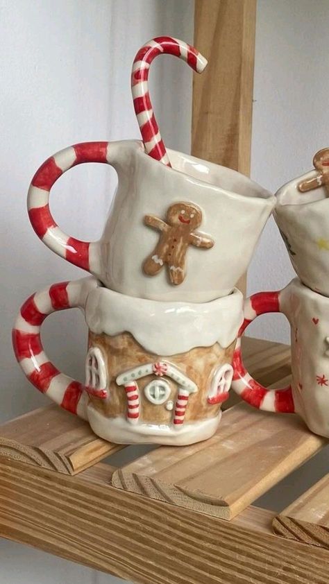 Air Dry Clay Coffee Mug, Christmas Clay Mug, Winter Ceramics Ideas, Christmas Mugs Aesthetic, Tazas Aesthetic, Make Air Dry Clay, Christmas Dreaming, Pottery Painting Designs, Pretty Mugs