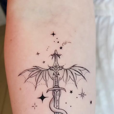 ARI ROSE on Instagram: "Thank you for the trust on this fantasy *low key Throne of Glass* tattoo! Love me some winged creatures 🐥" Throne If Glass Tattoos, Throne Of Glass Tattoo Sleeve, Manon Blackbeak Tattoo, Fantasy Sleeve Tattoo, Aelin Galathynius Tattoo, Stormlight Archive Tattoo, Illyrian Tattoo, Sjm Tattoos, Throne Of Glass Tattoo