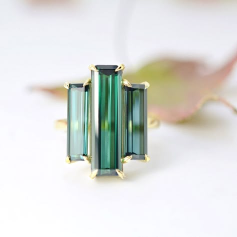 Bijoux Art Deco, Green Tourmaline Ring, Sapphire Engagement Ring Blue, Art Deco Engagement, Ring With Diamond, Deco Engagement Ring, Tourmaline Ring, Deco Jewelry, Art Deco Engagement Ring