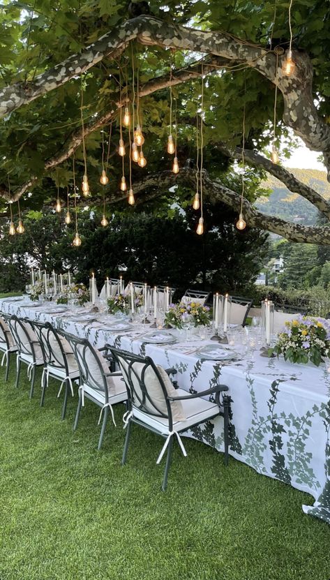 Dream Wedding Reception, White Roses Wedding, Dream Night, Reception Party, Outdoor Wedding Decorations, Classy Wedding, Perfect Marriage, Wedding Mood Board, Table Arrangements