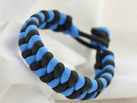 Fishtail Paracord Bracelet Fishtail Paracord Bracelet, 550 Cord Bracelets, Parachute Cord Bracelets, Market Day Ideas, Paracord Bracelet Designs, Paracord Bracelet Tutorial, Paracord Bracelet Diy, Paracord Diy, Paracord Tutorial