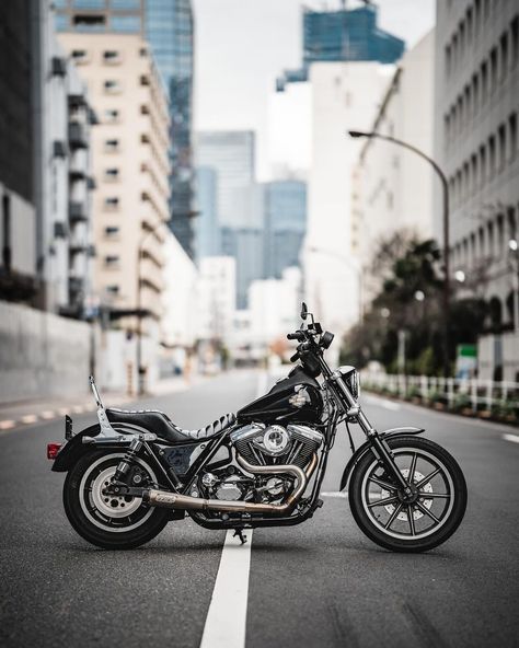 One killer FXR over in 🇯🇵, Photos by @diskksis @rentarof @1962falcon1989fxr @bakajita_club #Fxr #Evo #FXRNation #FXRHarley #HarleyFXR #FXRLife Harley Davidson, Twins, Running