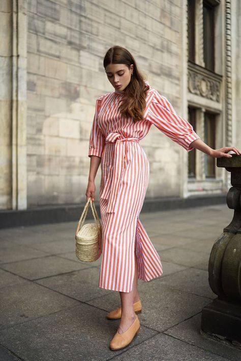 Summertime Laura Matuszczyk, Modern Wear, Crochet Beach Dress, Kurti Neck, Outfit Styles, Indian Gowns Dresses, Crochet Summer Tops, Indian Gowns, Jane Birkin