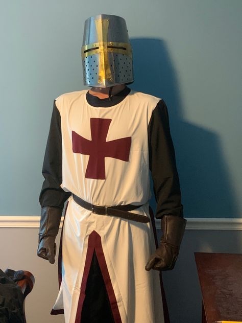 Will be getting chain mail later Knight Costume Aesthetic, Diy Knight Costume Men, Making A Knight Costume, Homemade Knight Costume, Knight Cosplay Medieval, Homemade Knight Costume Adult, Crusader Costume, Chainmail Knight, Diy Knight Costume