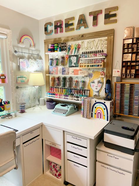 Small Corner Craft Space, Craft Room Asthetics, Colourful Craft Room, Crafting Corner Ideas Small Spaces, Retro Craft Room, Vintage Craft Room Organization, Maximalist Craft Room, Craft Room Vintage, Ikea Craft Room Organization