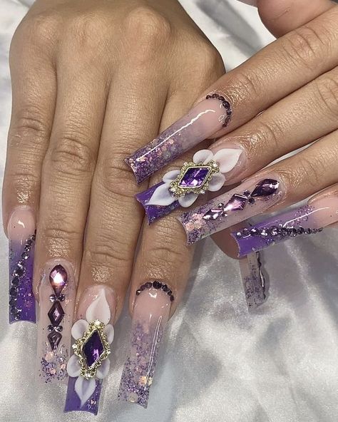 insta: nailedxjessicaaa <3 Purple Bling Nails, Quince Nails, Purple Quince, Quinceanera Nails, Basic Nails, Birthday Nails, Dream Nails, Bling Nails, Purple Nails