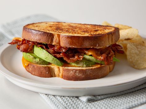 Grilled Cheddar, Bacon and Avocado Sandwiches Bacon Sandwich, Avocado Sandwich, Smart Cooking, Bacon Cheddar, 30 Minute Meals, Potato Chips, Sourdough Bread, Cheddar Cheese, Fresh Food