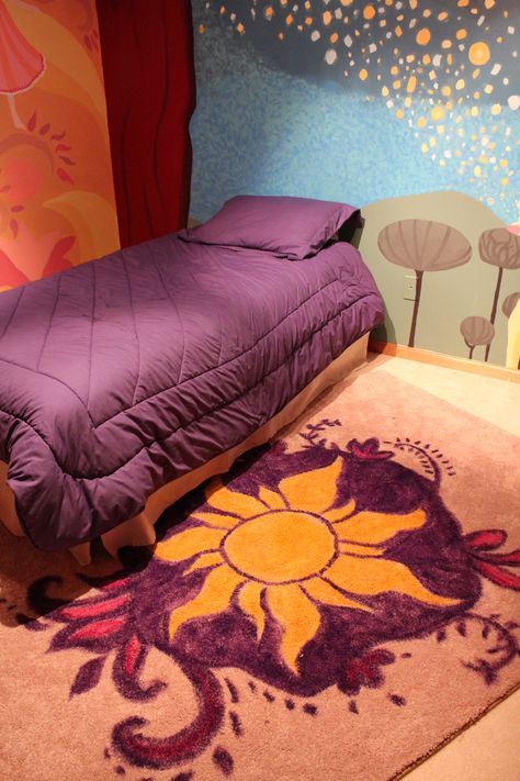 Necesito un edredon de este color para la Habitación de Rapunzel Rapunzel Room Ideas, Tangled Room Ideas, Rapunzel Themed Room, Rapunzel Bedroom Ideas, Tangled Themed Room, Tangled Nursery Theme, Tangled Room Decor, Rapunzel Room Decor, Rapunzel Bedroom