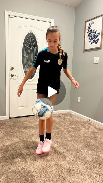 Ella Minton on Instagram: "Do it for you 🙏🏼⚽️❤️🙌🏼 #work #stayfocused #yourjourney" Soccer Girlfriend Outfits, At Home Soccer Drills, Soccer Aesthetic Wallpaper, Soccer Girlfriend, Soccer Training Drills, Soccer Videos, Soccer Gifs, Soccer Workouts, Soccer Outfits