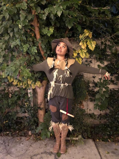 Cool Scarecrow Costume, Scarecrow Wizard Of Oz Costume Female, Wizard Of Oz Ozians, Wizard Of Oz Scarecrow Costume Ideas For Women, Scarecrow Costume Wizard Of Oz Women, Scarecrow Inspired Outfit, Scarecrow Costume Aesthetic, Scarecrow Wizard Of Oz Costume Women, Wizard Of Oz Scarecrow Costume Women