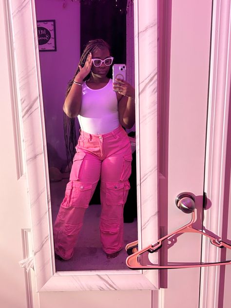 Pink And White Shein Outfit, Pink And White Baddie Outfit, Pink Cargo Pants Outfits Black Women, Pink And White Outfit Ideas Black Women, White Body Suit With Jeans, Pink Bodysuit Outfit Black Women, Pink Cargo Jeans Outfit, Pink Birthday Outfit For School, Pink Pants Outfit Black Women