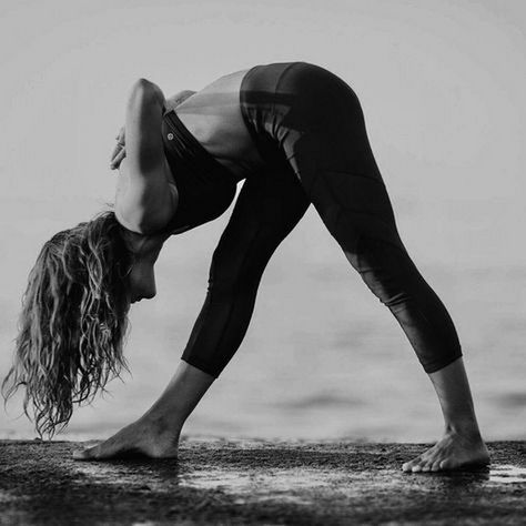 Pilates Aesthetics: Where Strength Meets Beauty Losing Weight Workout, Exercise For Fat Loss, Fitness Exercises At Home, Yoga For Flat Belly, At Home Pilates, Aesthetic Sport, Pinterest Girl Aesthetic, Fat Loss Exercise, Home Pilates