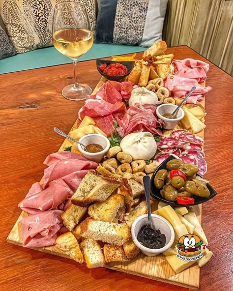 Catania, Cheese Board, Food And Drink, Instagram Profile, Cheese, Snacks, Bar, Drinks, On Instagram