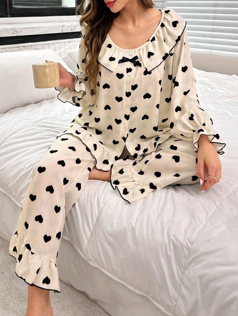 Ensemble pyjama avec blouse à encolure ronde avec volants à imprimé cœur et pantalon droit de détente pour femmes Nude Romantique    Géométrique Ensembles avec pantalon Pas de l'extensibilité Tout Women Sleep & Lounge, size features are:Bust: ,Length: ,Sleeve Length: Satin Pj Set, Drawstring Waist Shorts, Pant Sets, Indian Designer Outfits, Asian Hair, Casual Stripes, Pajama Set Women, Neck Ruffle, Pajama Sets