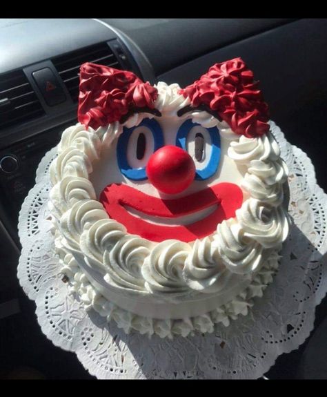 Solo una imagen VII Cursed Cakes, 7 Cake, Funny Birthday Cakes, Just Cakes, Cake Designs Birthday, Holy Water, Cooking Recipes Desserts, Pretty Cakes, Cute Cakes