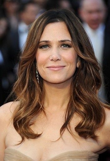 Kristen Wiig Hair, Oscar Hairstyles, Kristen Wiig, Long Curls, Beauty Looks, Auburn Hair, Brown Wig, Brown Hair With Highlights, Light Brown Hair