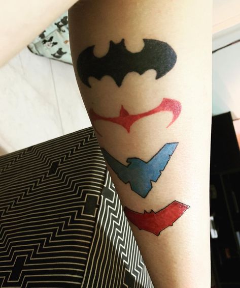 Bat Family Tattoo, Nightwing Tattoo Ideas, Red Hood Tattoo Ideas, Batgirl Tattoo, Red Hood Tattoo, Nightwing Tattoo, Dc Tattoo Ideas, Dc Tattoos, Pop Culture Tattoos