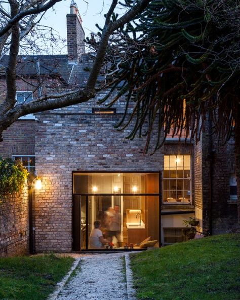 Absolutely love this extension to an old house in Mount Pleasant Square - NOJI Architects © Alice Clancy Dublin House, Timber Staircase, House Addition, Contemporary Staircase, Mews House, Reclaimed Brick, Ideas Casa, Contemporary Garden, Contemporary Farmhouse