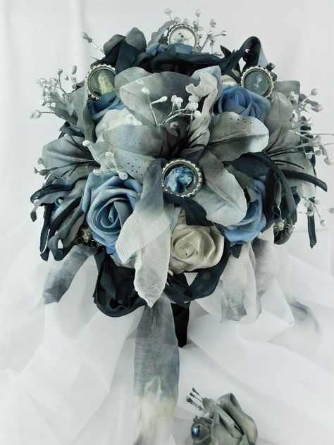 Emily Corpse Bride Bouquet, Star Wars Themed Wedding Bouquet, Nightmare Before Christmas Wedding Theme Flowers, Corpse Bride Wedding Decorations, Corpes Bride Wedding, Corps Bride Wedding Theme, Corpse Bride Wedding Ideas, Corpse Bride Quinceanera Dress, Corpse Bride Flower Bouquet